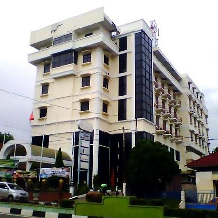 Pia Hotel Pangkalpinang Pangkalan Baru Zewnętrze zdjęcie