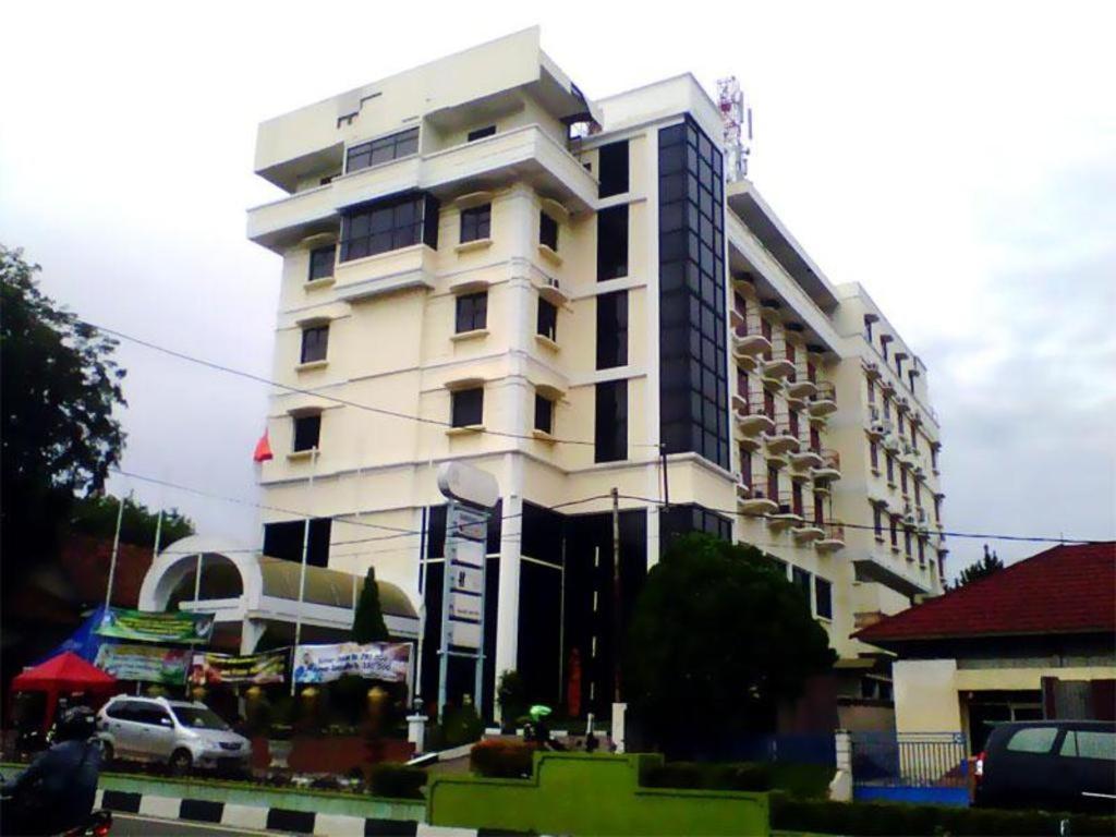 Pia Hotel Pangkalpinang Pangkalan Baru Zewnętrze zdjęcie
