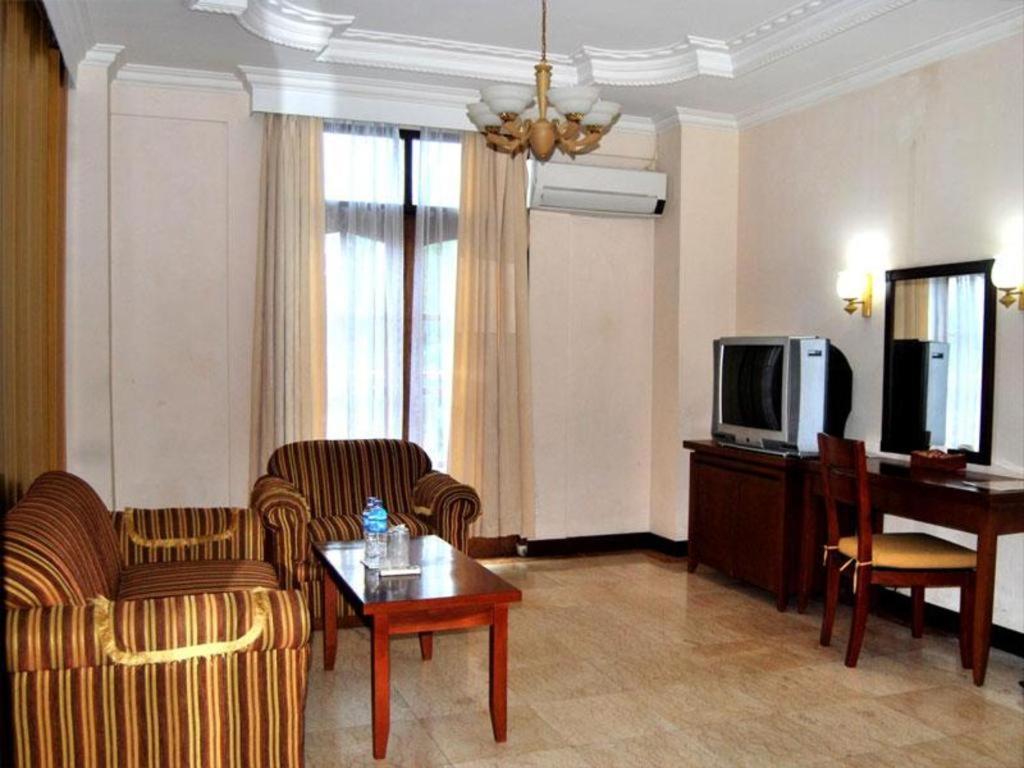 Pia Hotel Pangkalpinang Pangkalan Baru Zewnętrze zdjęcie